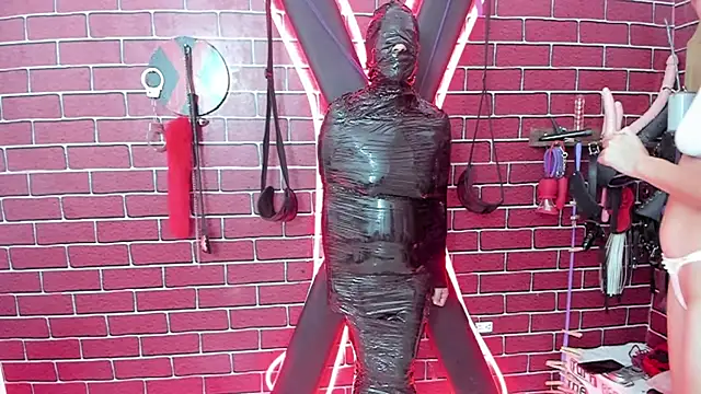 Snapshot of SUBMISSION_BDSM chatting on March 2025 06:16:01 PM SUBMISSION BDSM online show from March 2025 06:16:01 PM
