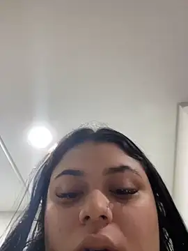 alissonfernandez  online show from December 2024 01:59:02 PM