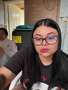 alissonfernandez  online show from October 2025 01:43:02 PM