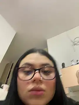 Snapshot of alissonfernandez_ chatting on June 2026 08:44:01 PM alissonfernandez online show from June 2026 08:44:01 PM
