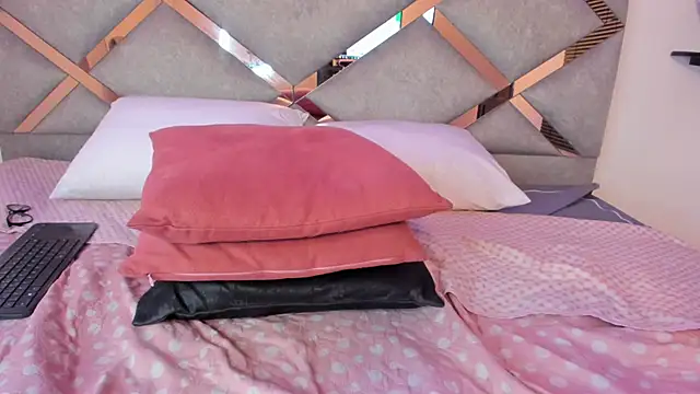 marian pinzon online show from February 2025 08:53:02 AM