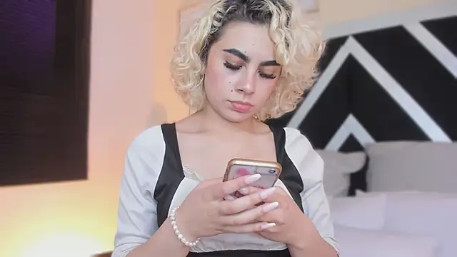 marian pinzon online show from November 2025 01:28:01 AM