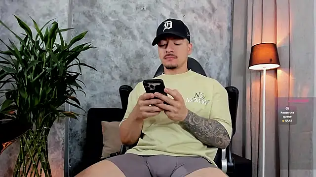 boyc022  online show from March 2026 12:20:01 PM