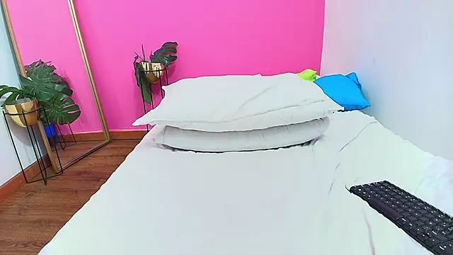 Snapshot of hornybarelylegalgirl chatting on January 2025 09:58:02 PM hornybarelylegalgirl online show from January 2025 09:58:02 PM