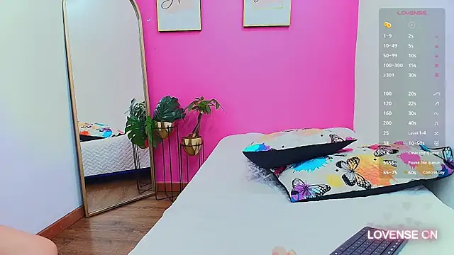 Snapshot of hornybarelylegalgirl chatting on January 2025 12:37:02 PM hornybarelylegalgirl online show from January 2025 12:37:02 PM