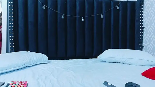 Snapshot of hornybarelylegalgirl chatting on September 2025 12:40:02 PM hornybarelylegalgirl online show from September 2025 12:40:02 PM