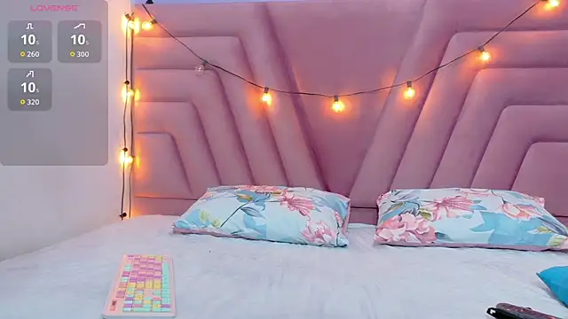 Snapshot of hornybarelylegalgirl chatting on October 2025 12:40:02 PM hornybarelylegalgirl online show from October 2025 12:40:02 PM