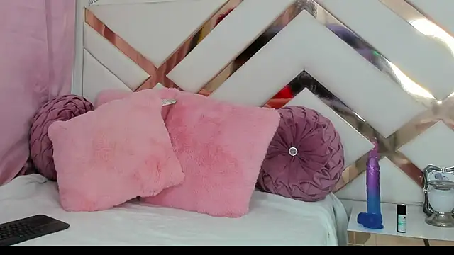 Snapshot of CoralHarmon chatting on December 2024 02:12:01 PM CoralHarmon online show from December 2024 02:12:01 PM