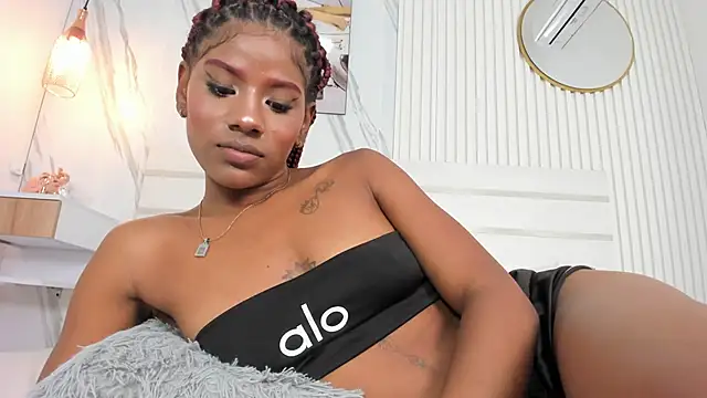 Sara Lewwis online show from January 2025 03:43:01 PM