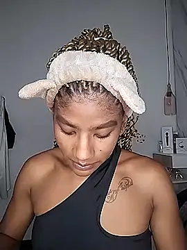 Sara Lewwis online show from October 2025 10:03:01 AM