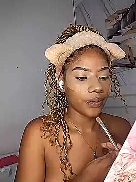 Sara Lewwis online show from October 2025 10:59:02 AM