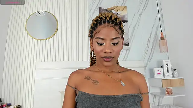 Sara Lewwis online show from October 2025 11:25:01 AM