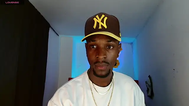 Snapshot of Aroonpapisex chatting on February 2026 03:03:02 AM Aroonpapisex online show from February 2026 03:03:02 AM