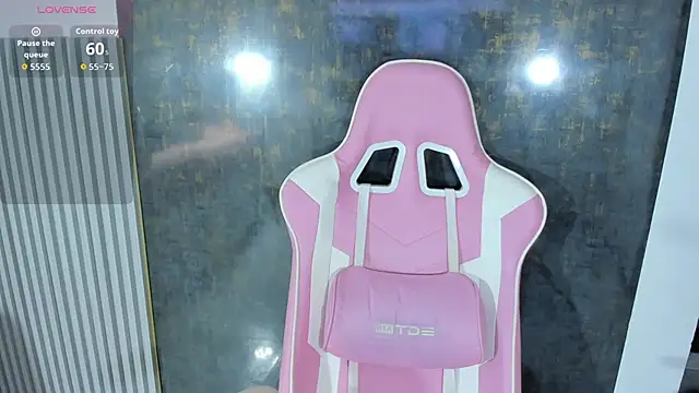 lana boomer online show from April 2026 07:33:02 PM