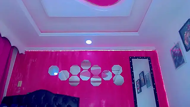 TiffanyMackensyy online show from November 2025 01:37:01 AM