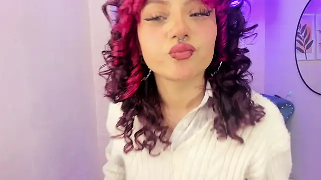 Snapshot of Theia_moon chatting on October 2025 02:04:02 PM Theia moon online show from October 2025 02:04:02 PM