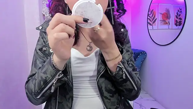 Snapshot of Theia_moon chatting on October 2025 01:20:02 PM Theia moon online show from October 2025 01:20:02 PM