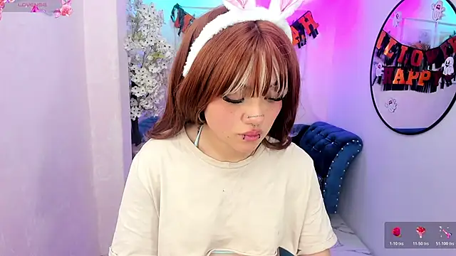 Snapshot of Theia_moon chatting on October 2025 02:46:02 AM Theia moon online show from October 2025 02:46:02 AM