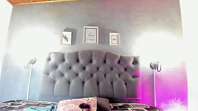 MeridaLane online show from September 2025 01:33:02 AM