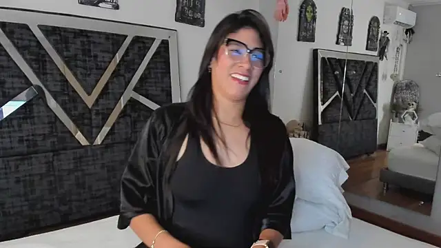 Jonness Isa  online show from October 2025 12:34:02 PM