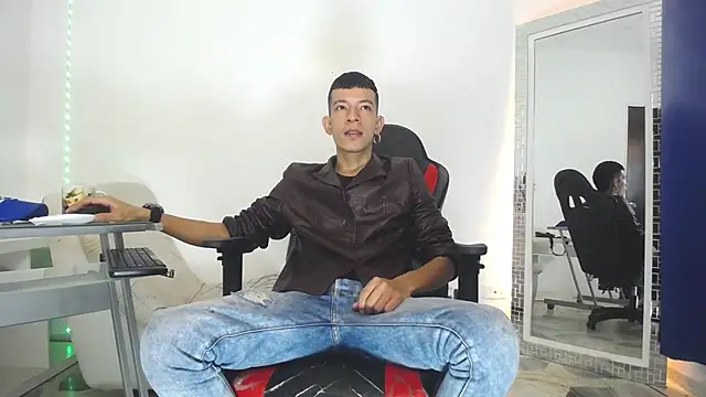 Snapshot of Favel_Gomez7 chatting on December 2024 12:49:01 PM Favel Gomez7 online show from December 2024 12:49:01 PM