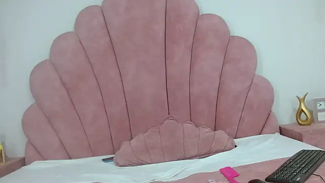 Candy Bony online show from February 2025 08:32:01 PM