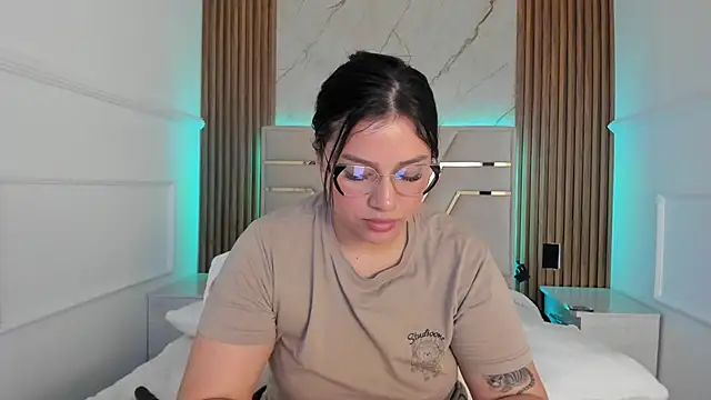 Snapshot of CelestteBloom chatting on December 2024 12:49:01 PM CelestteBloom online show from December 2024 12:49:01 PM