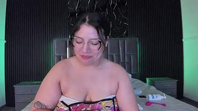 Snapshot of CelestteBloom chatting on December 2024 08:26:01 AM CelestteBloom online show from December 2024 08:26:01 AM