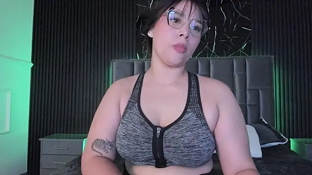 Snapshot of CelestteBloom chatting on January 2025 10:19:01 PM CelestteBloom online show from January 2025 10:19:01 PM