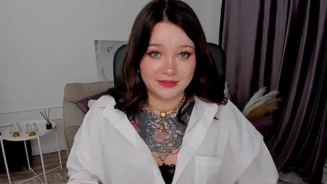 MoonLghte online show from March 2025 07:50:02 PM