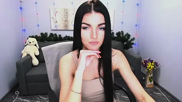 Angelina Clarks online show from December 2024 01:00:01 PM