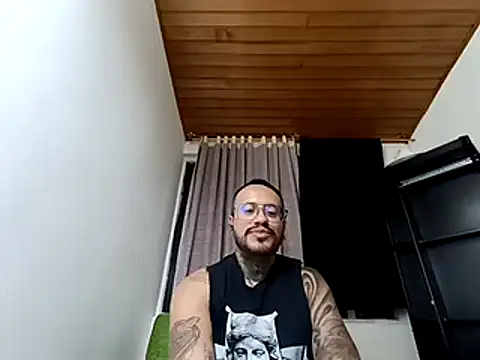 Snapshot of Nicky_smith__ chatting on December 2024 04:42:01 AM Nicky smith online show from December 2024 04:42:01 AM