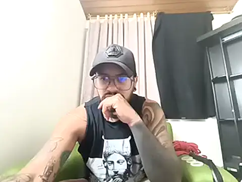 Snapshot of Nicky_smith__ chatting on December 2024 11:18:02 PM Nicky smith online show from December 2024 11:18:02 PM