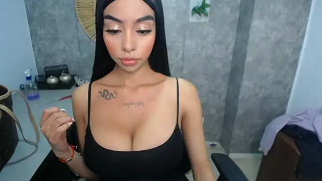 Snapshot of Tiffanny chatting on January 2025 12:30:02 PM Tiffanny online show from January 2025 12:30:02 PM