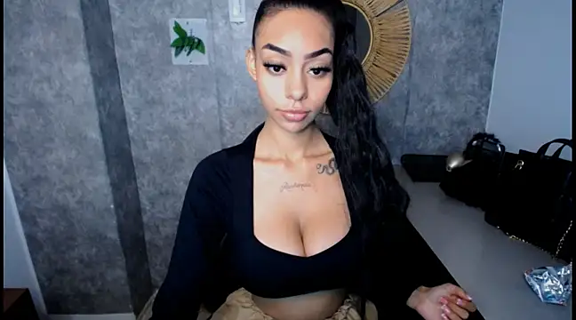 Snapshot of Tiffanny chatting on February 2025 01:09:02 PM Tiffanny online show from February 2025 01:09:02 PM