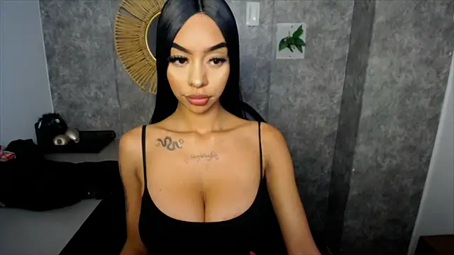 Snapshot of Tiffanny chatting on February 2025 07:42:01 PM Tiffanny online show from February 2025 07:42:01 PM