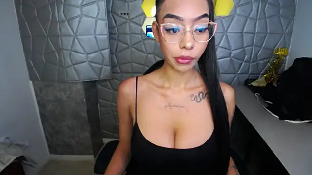 Snapshot of Tiffanny chatting on March 2025 12:23:02 PM Tiffanny online show from March 2025 12:23:02 PM