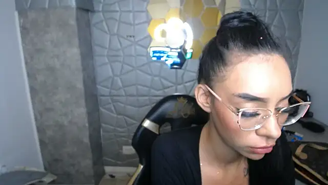 Snapshot of Tiffanny chatting on March 2025 06:56:01 PM Tiffanny online show from March 2025 06:56:01 PM