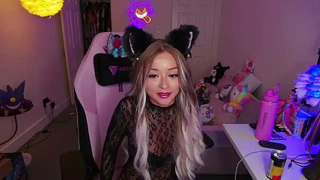 FunSizedGal online show from September 2025 04:06:02 AM
