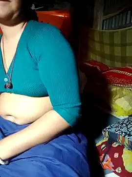 Snapshot of Super-Couple chatting on February 2025 08:07:02 AM Super-Couple online show from February 2025 08:07:02 AM