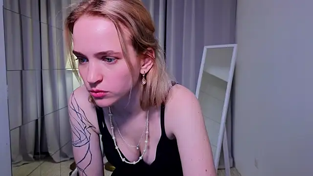 Snapshot of lolly_pie chatting on December 2024 05:23:02 PM lolly pie online show from December 2024 05:23:02 PM