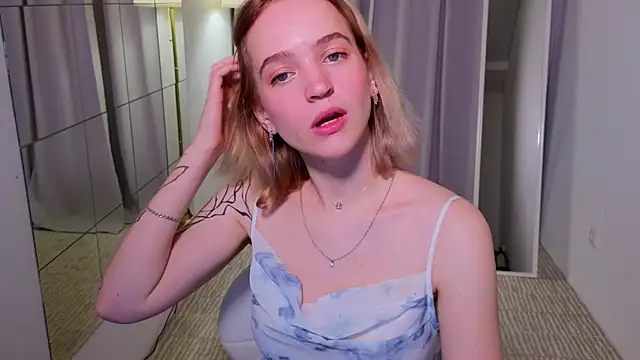 Snapshot of lolly_pie chatting on December 2024 03:43:01 PM lolly pie online show from December 2024 03:43:01 PM