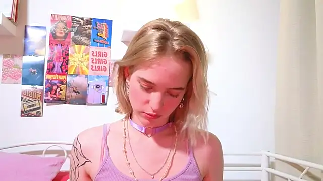 Snapshot of lolly_pie chatting on December 2024 07:07:02 PM lolly pie online show from December 2024 07:07:02 PM