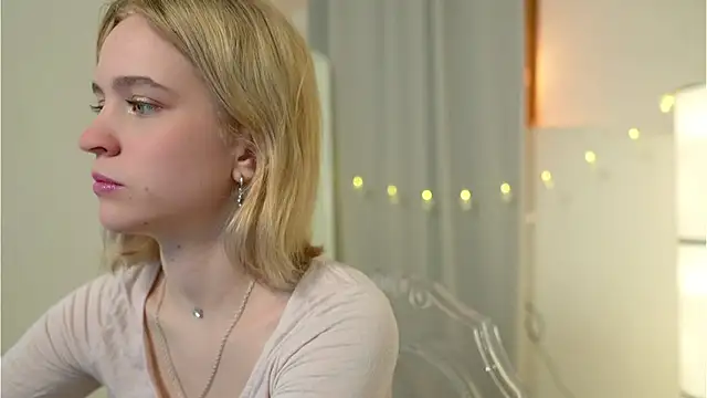 Snapshot of lolly_pie chatting on December 2024 03:12:01 PM lolly pie online show from December 2024 03:12:01 PM