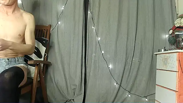 Snapshot of Skinnyshiny_boy chatting on January 2025 03:08:02 PM Skinnyshiny boy online show from January 2025 03:08:02 PM