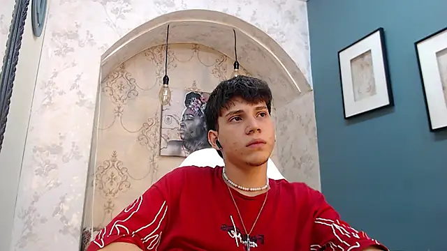 Snapshot of Jonathan_Moreau chatting on December 2024 06:38:01 PM Jonathan Moreau online show from December 2024 06:38:01 PM