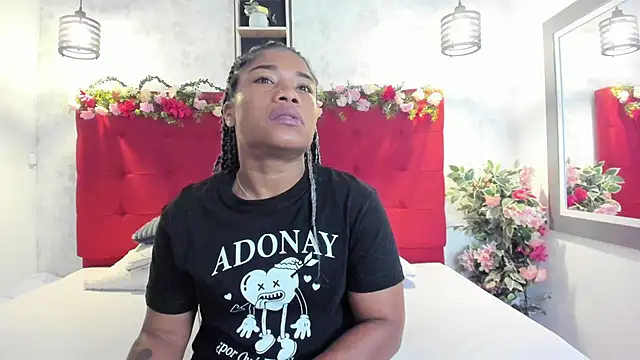 Snapshot of SilvannaFit chatting on July 2026 10:18:02 AM SilvannaFit online show from July 2026 10:18:02 AM
