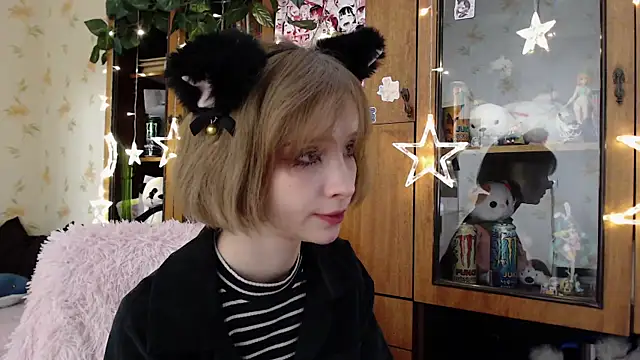 cloudgirrl online show from March 2025 08:32:02 PM