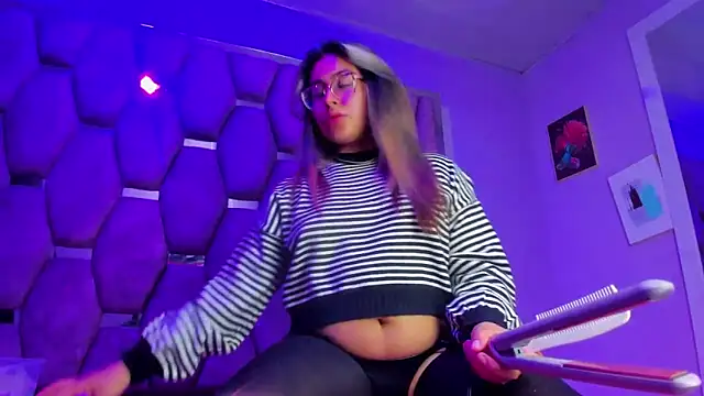 Freya Miller  online show from October 2025 03:12:02 AM