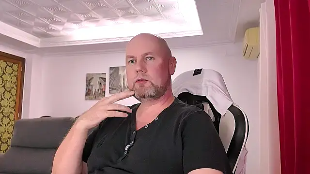 Julius-Dwayne online show from October 2025 07:22:01 PM